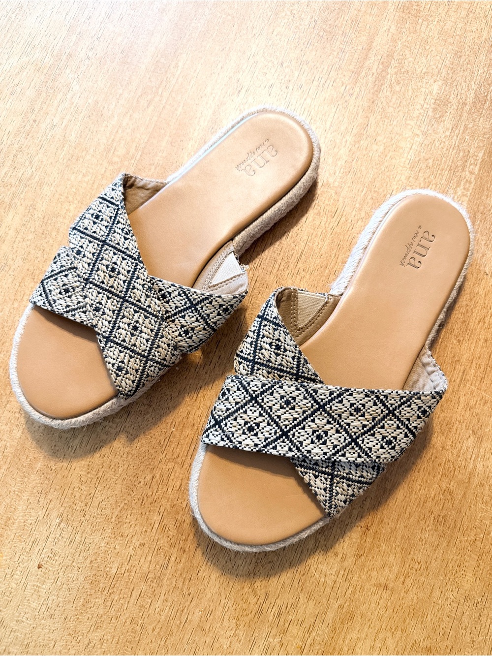 a.n.a. Berkeley Woven Slide Sandals Size 9.5